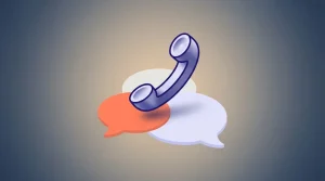 Telefonhörer neben mehreren Sprechblasen auf einem ruhigen Schreibtisch
